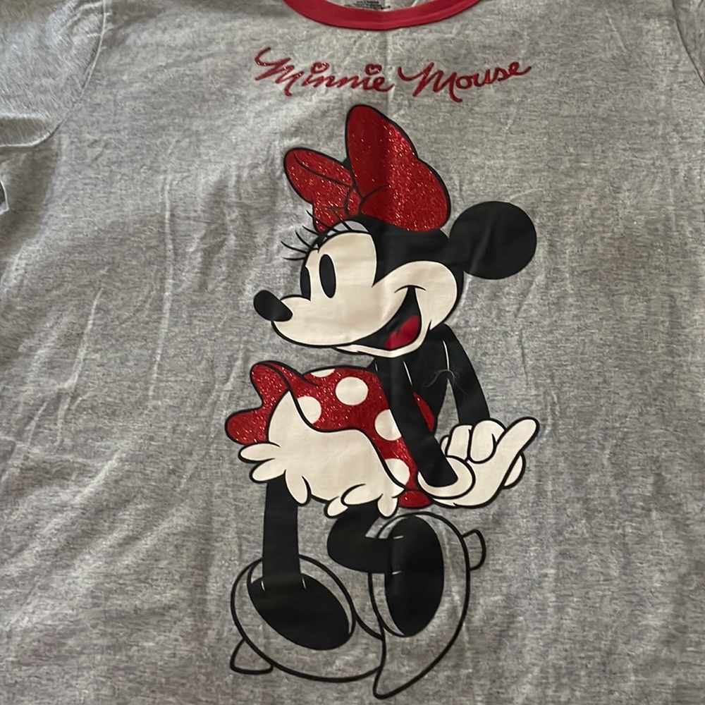 Minnie Mouse glittery red bow